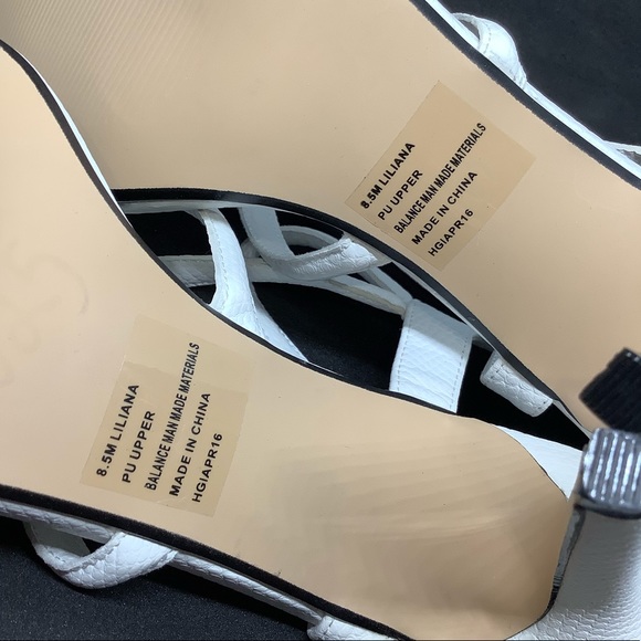 XOXO LILIANA WHITE EMBOSSED REPTILE SANDALS - Picture 9 of 11